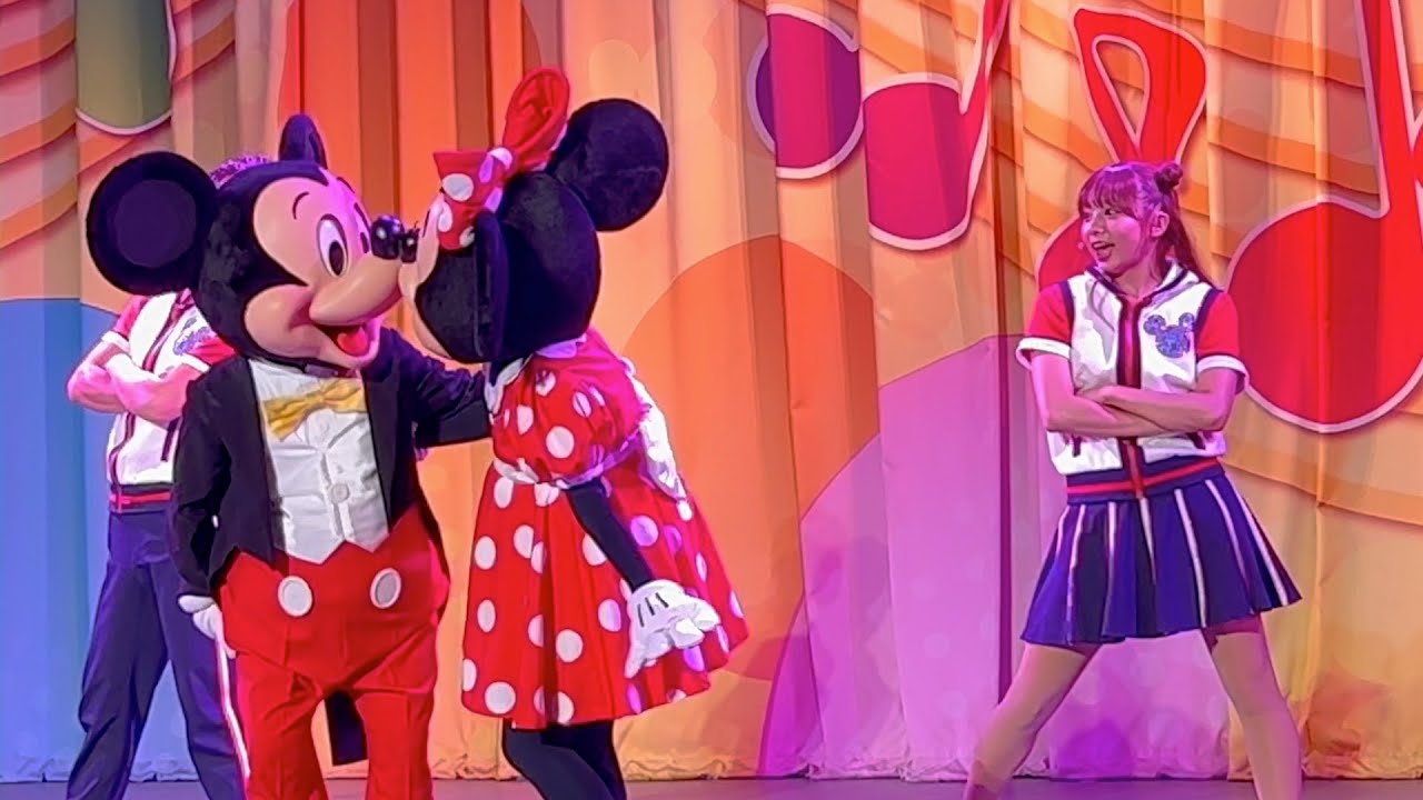 『ジャンボリミッキー』中にキス！！お姉さんもビックリ😍