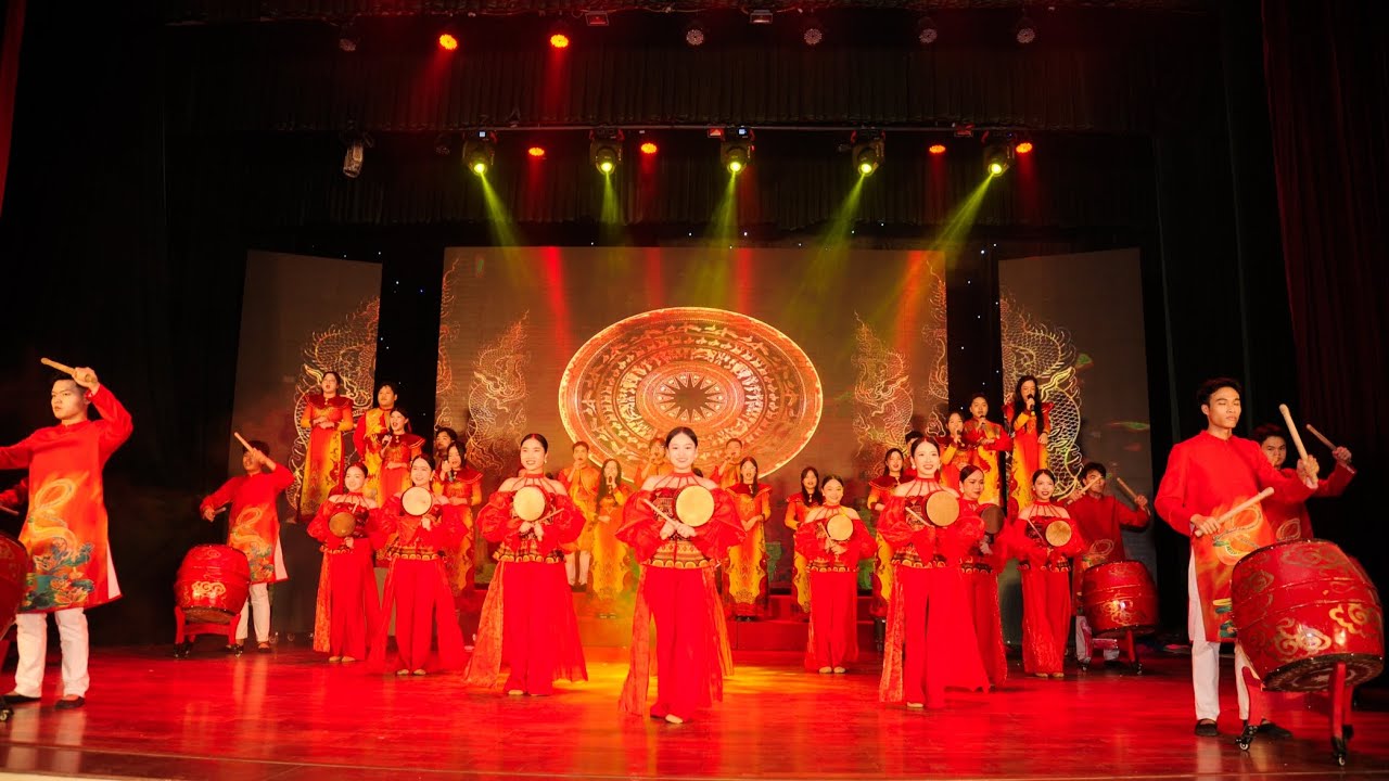 Múa ĐẤT VIỆT TIẾNG VỌNG NGÀN ĐỜI (Hào khí Việt Nam) | Ban Múa - FTU's Dancing Club