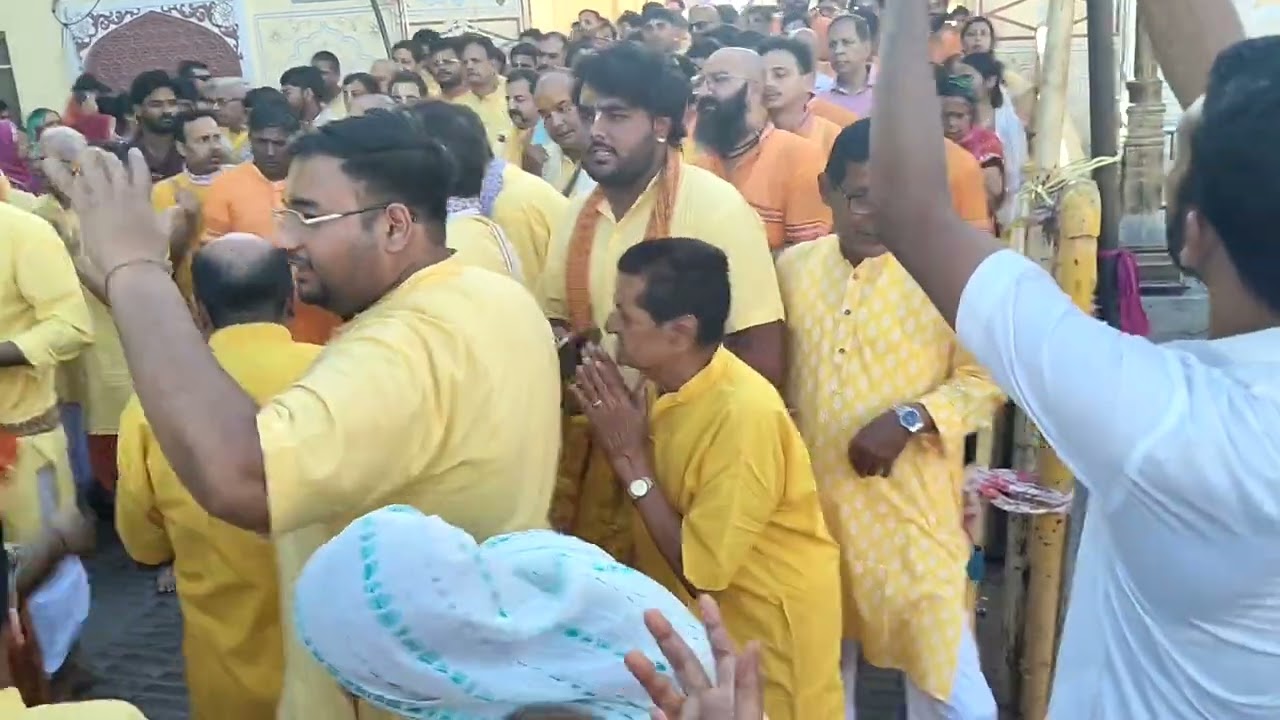 श्री गोविन्द धाम से श्री गौरांग महाप्रभु जी की शोभायात्रा श्री राधा दामोदर जी जाते हुए 