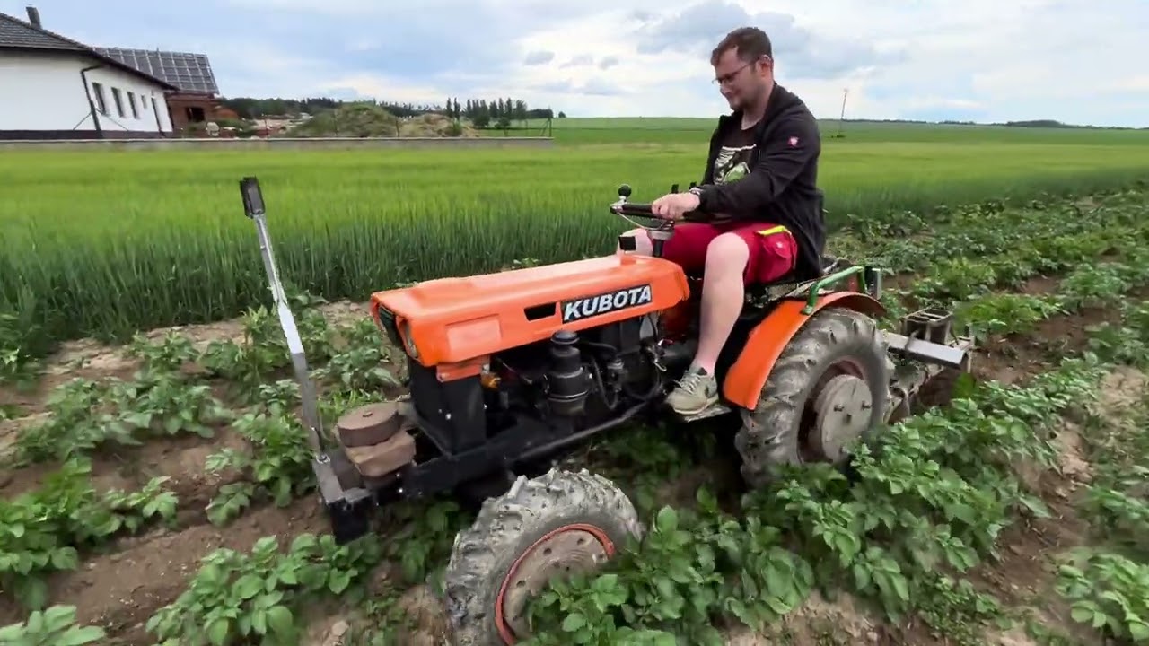 Kubota B6000, proor&aacute;n&iacute; brambor