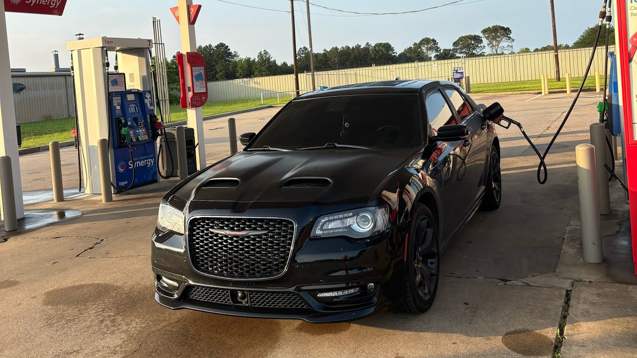 I BOUGHT A CHRYSLER 300s AT 18 !