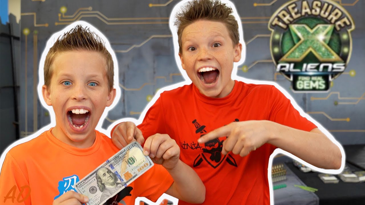 Paxton Finds Treasure X Aliens!