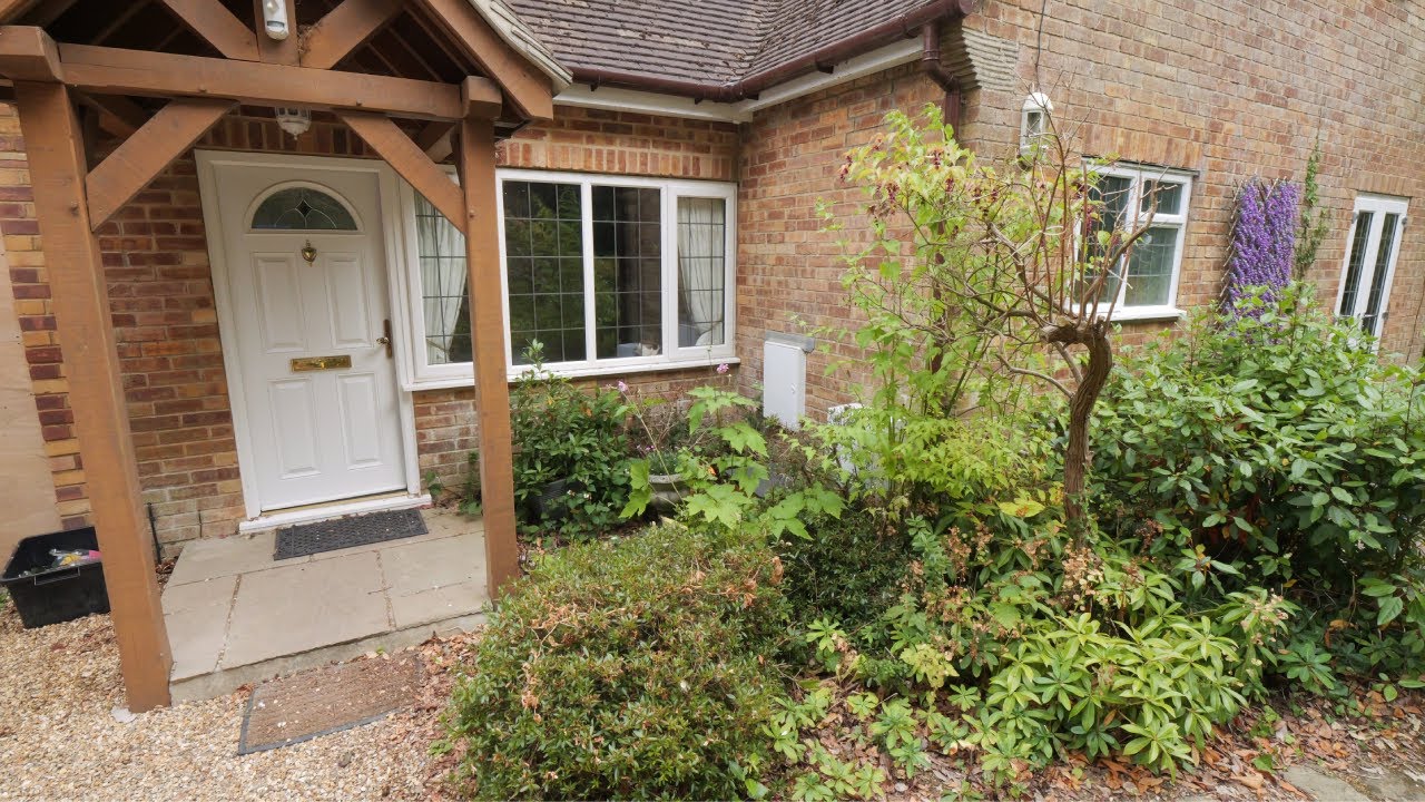 Transforming a Neglected Porch Into a Cozy Entrance | On a Budget