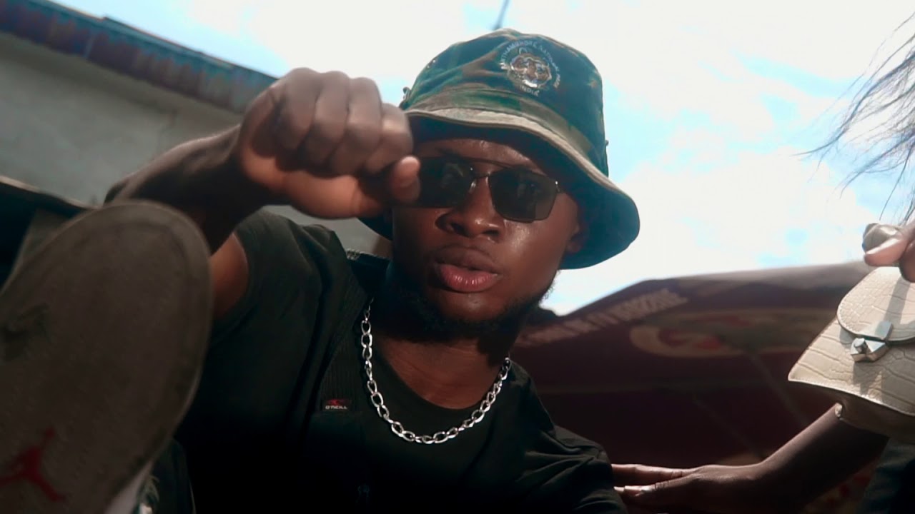 Coq Manu le Coq feat Trésor B - Dans mes délires (Street Clip) bine kipene