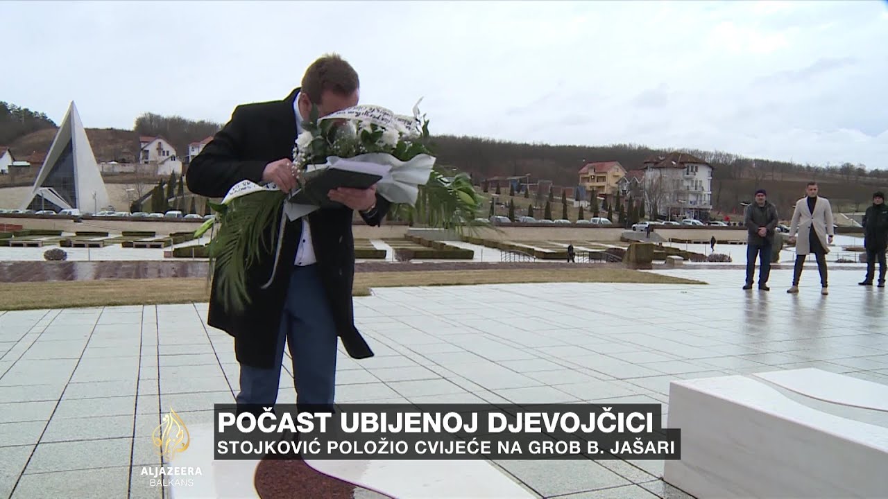 Advokat iz Srbije položio cvijeće na grob Blerine Jashari