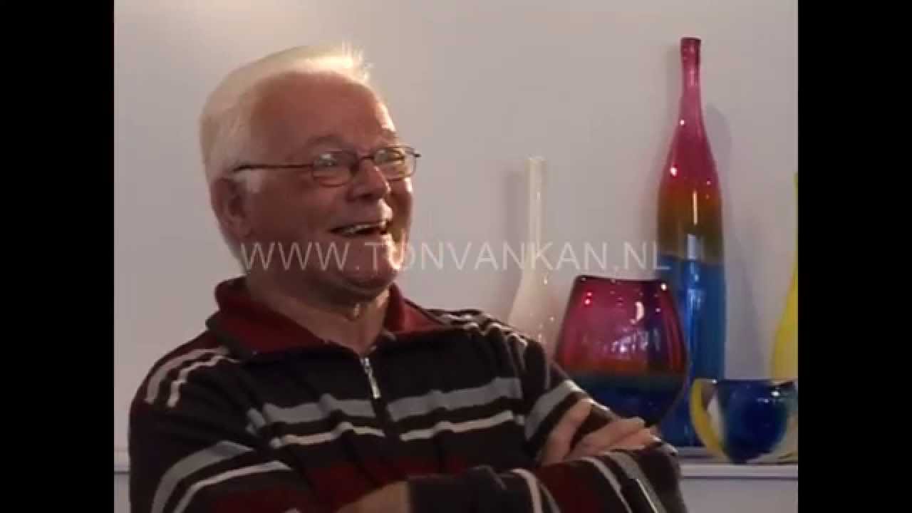 Arie van Loopik glasblazer in Leerdam.