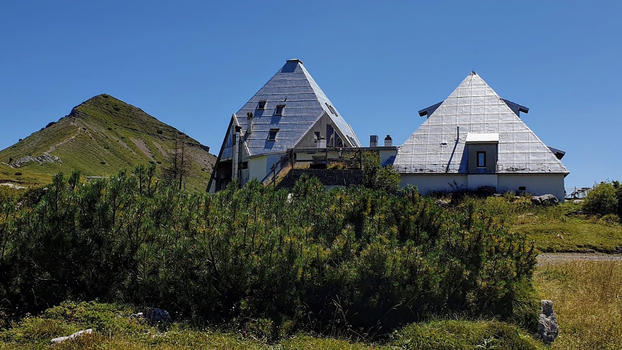 Piani di Artavaggio (itinerario n. 1): dalla stazione a monte della funivia al Rifugio Nicola.