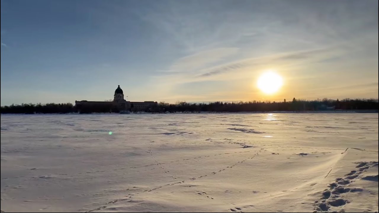 Walking in Regina, December 29, 2025: Sunny winter afternoon