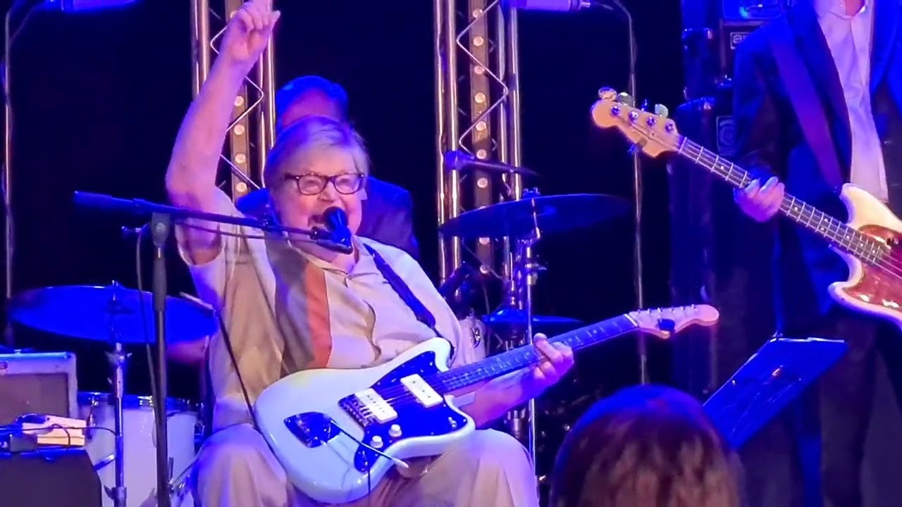 Jussi & The Boys - Mä Siitä Eroon Pääse En, Live in Esakallio 2022