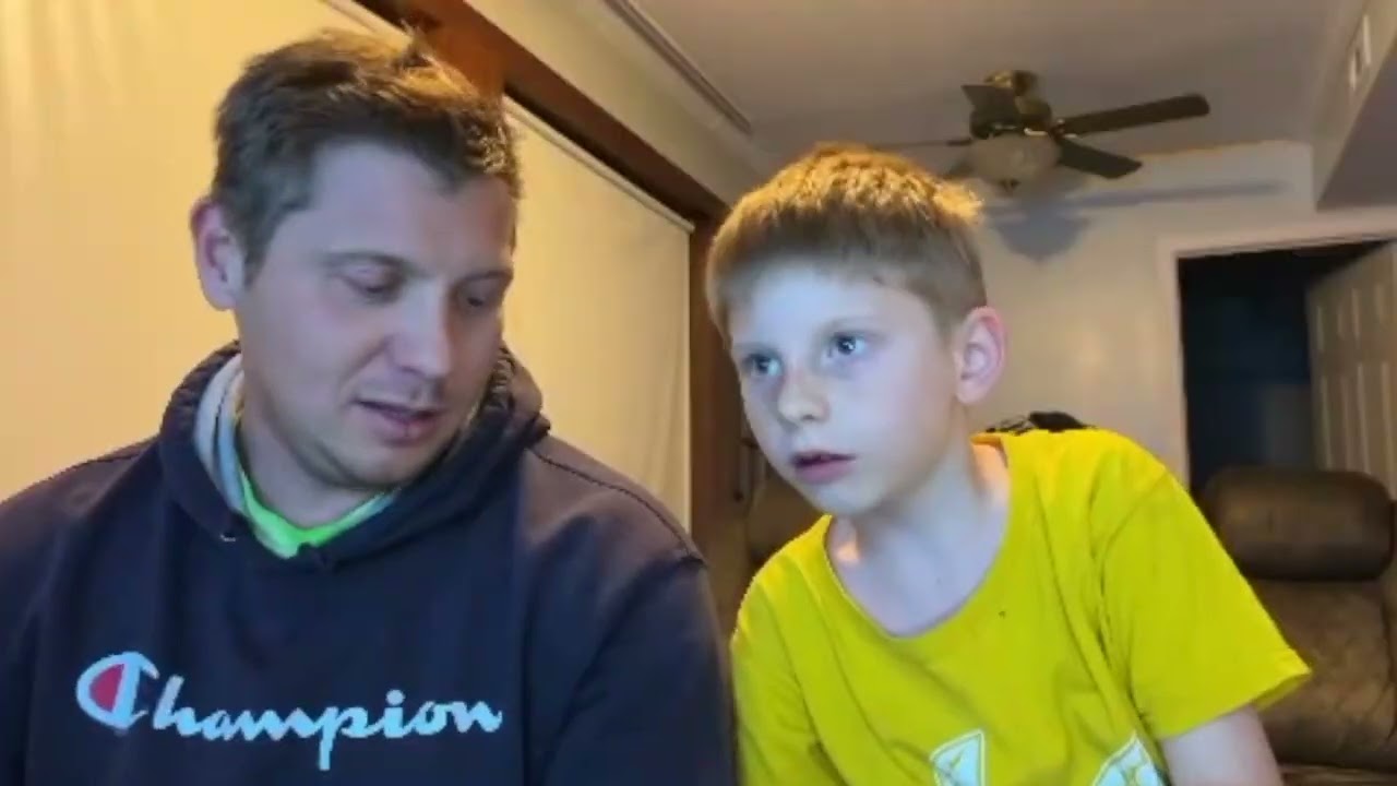 KidThunder plays OG Fortnite S2 Splitscreen with Dad