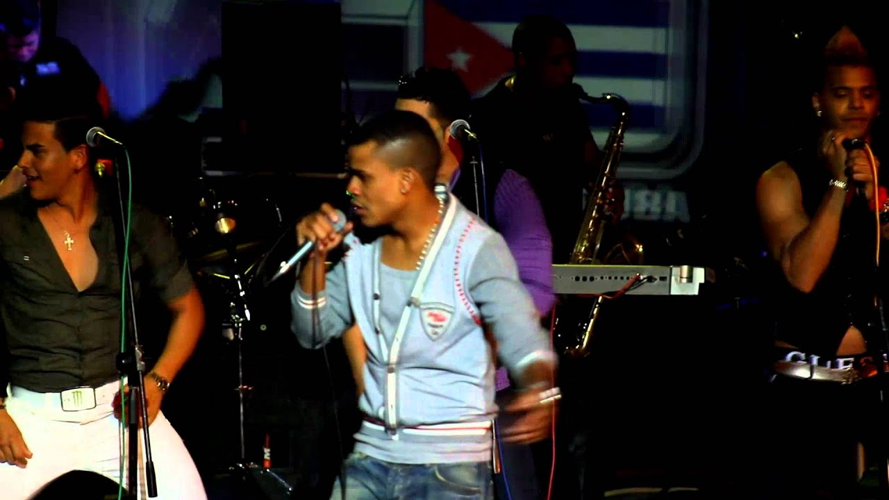 DAVID CALZADO y CHARANGA HABANERA - La Cubana (Official Live Clip HD)
