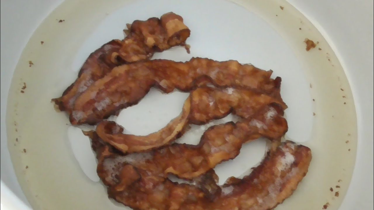 Ninja Foodi Breakfast using Bake/Roast Biscuits Air Crisp Bacon & Sear/Saute Onion Omelette Airfryer