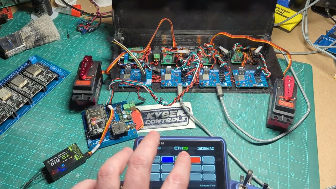 Wireless Communication Board working with Kyber and Pololu Maestros