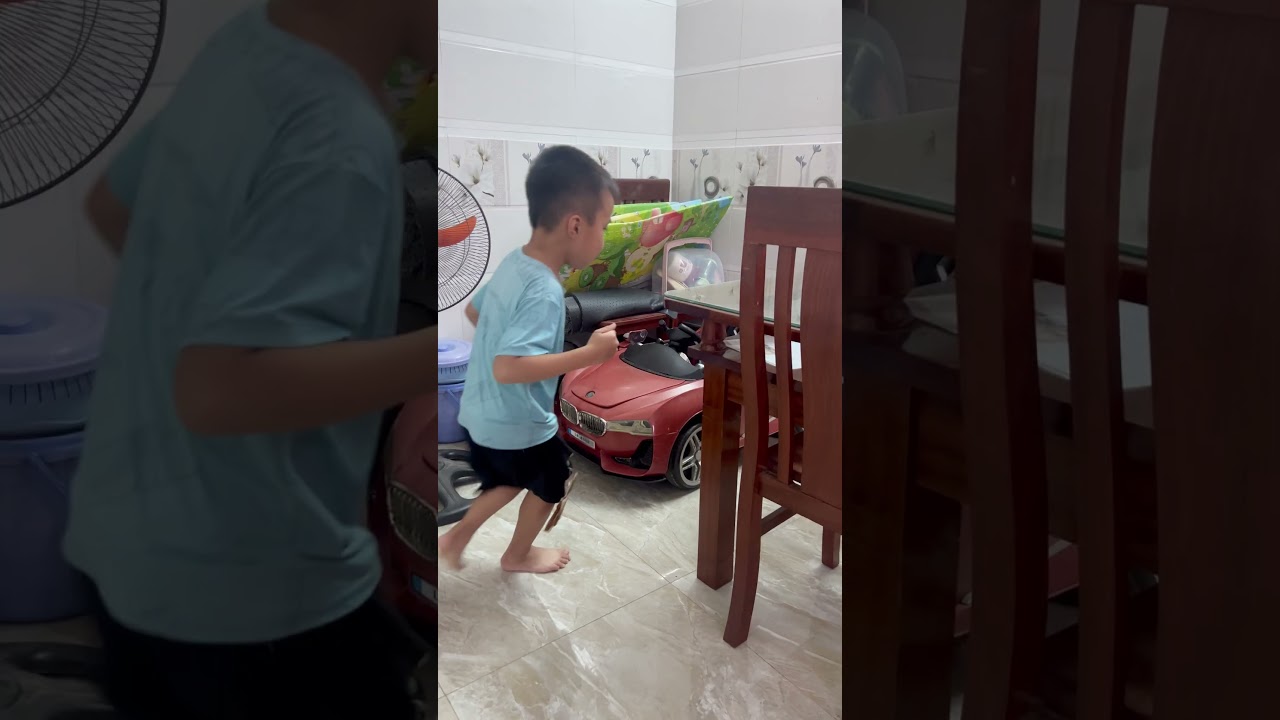 This smell is familiar. 😂🤣#funny #tuấnfamily #couple #family