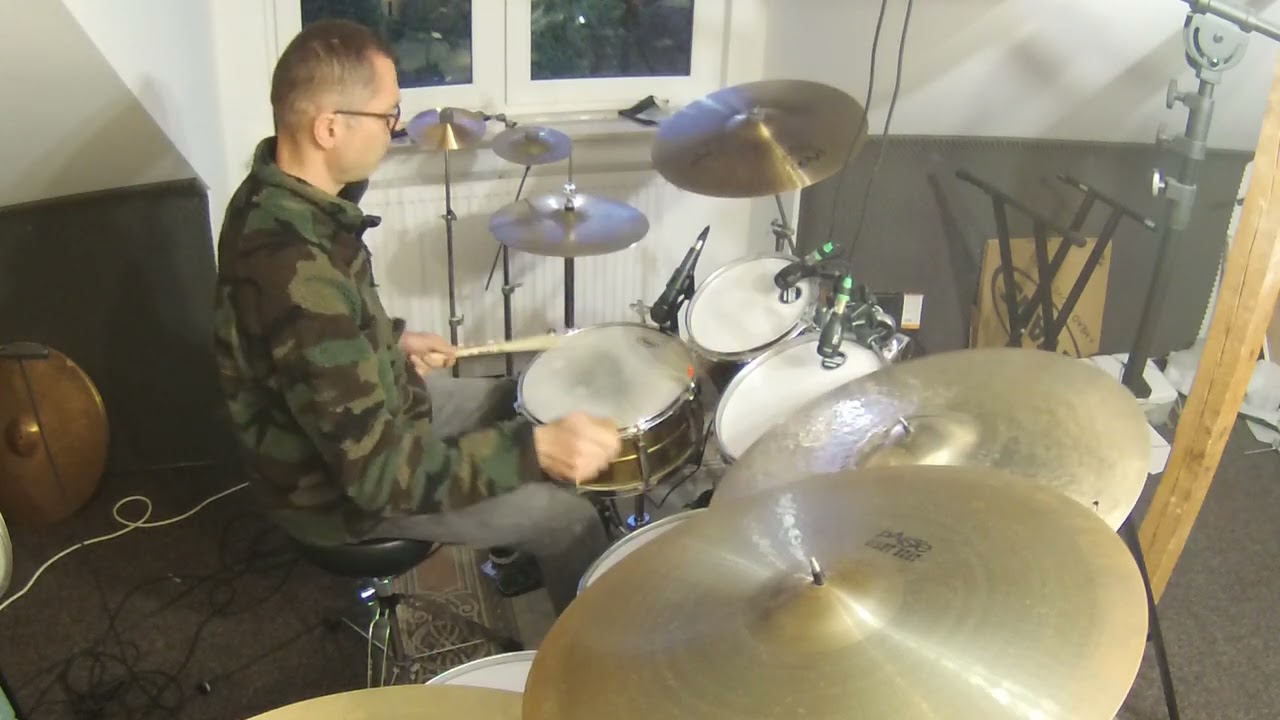 The world's worst drummer pseudo jazz warmup - trying some Tony Williams licks mixed with ADHD