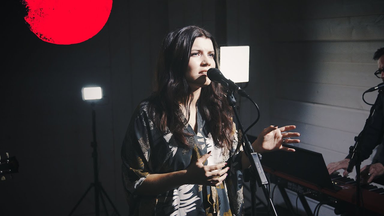 Suvi Teräsniska: Hei mummo (akustisesti Nova Stagella)