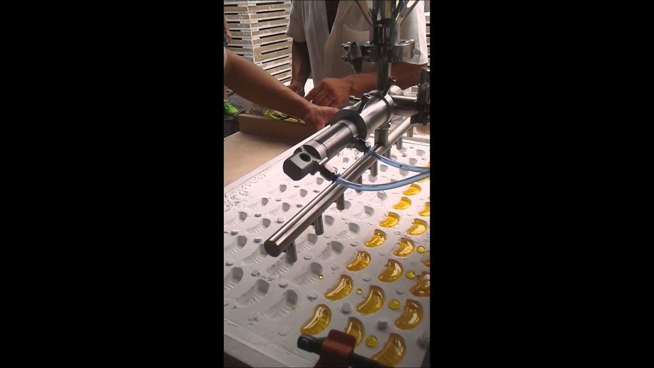 Gomitas de dulce sobre cofre de almidón
