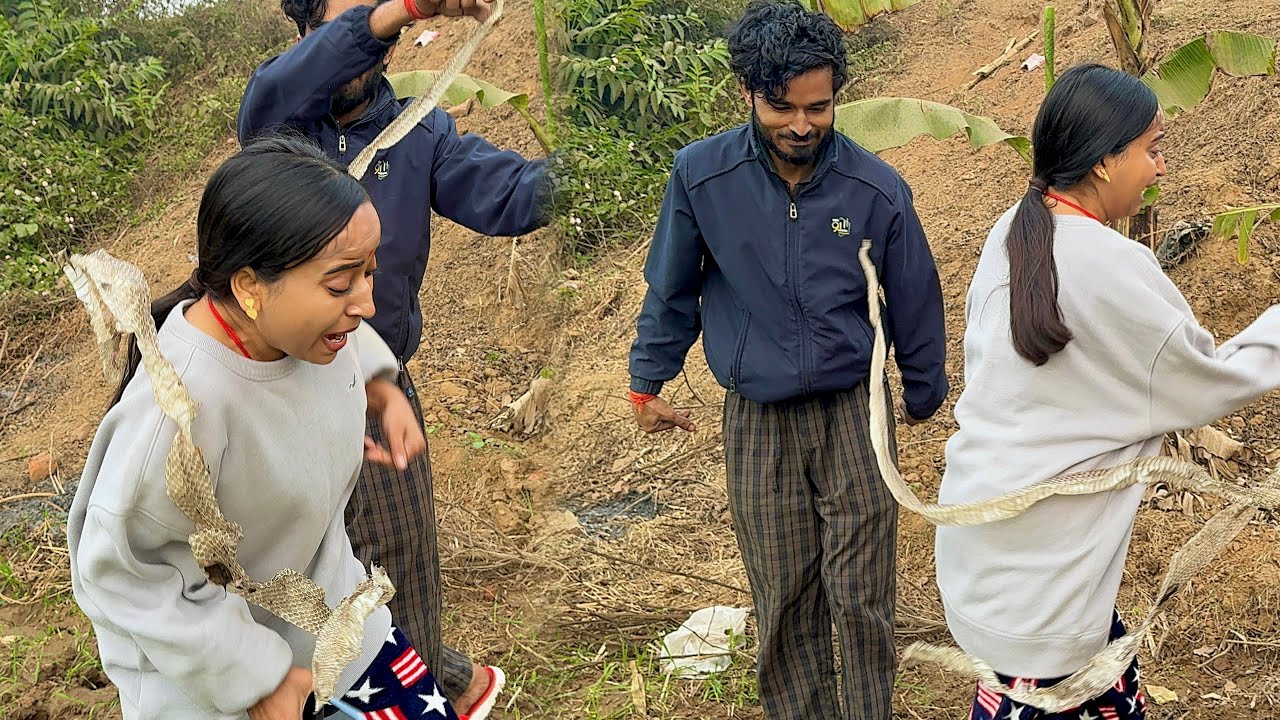 Pooja ke upar snake 🐍 phenk diya 😰😡