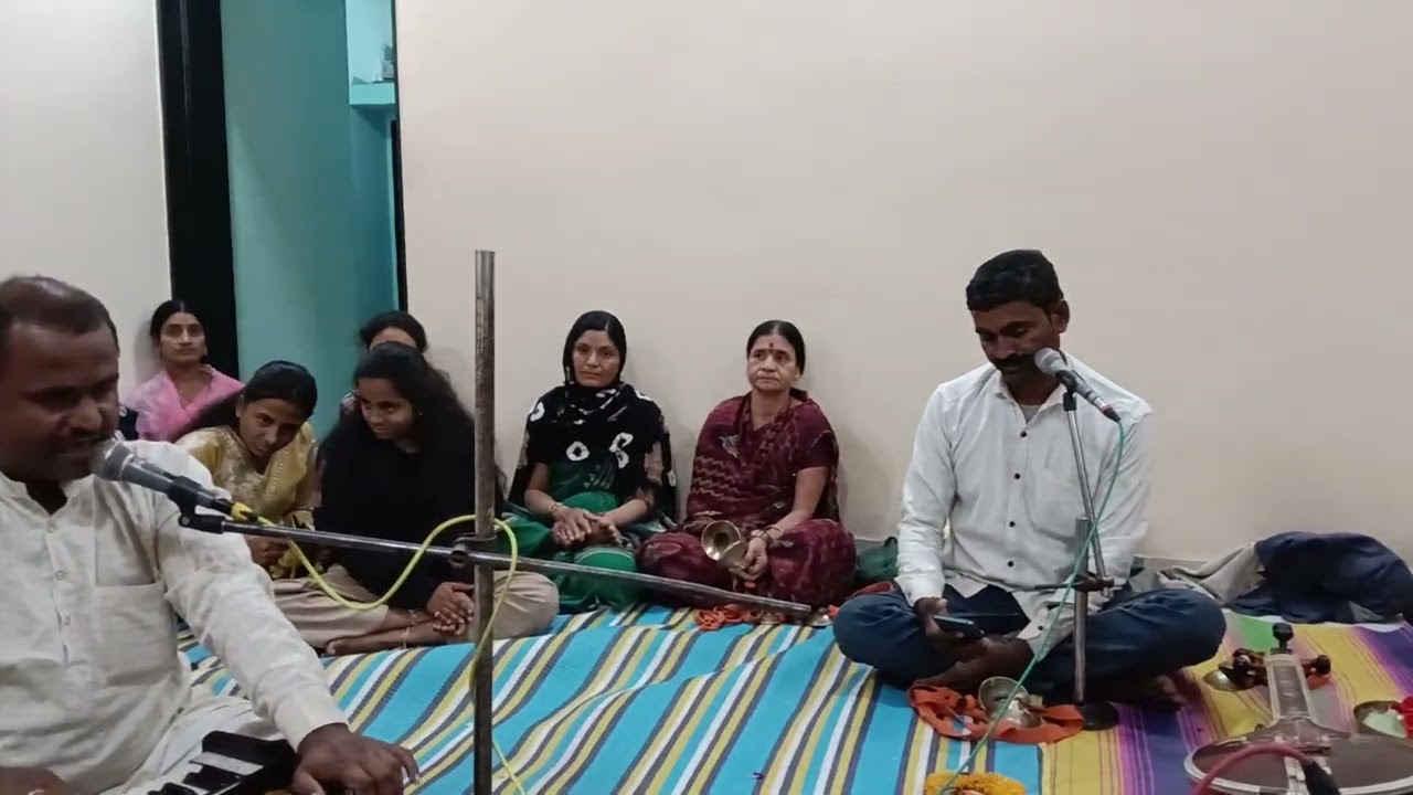 गौळण ‌-हरीच्या मुरलीवरी जीव जडे.
