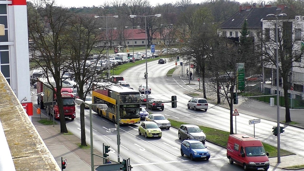 Verkehrschaos am Kurt-Schumacher-Damm in Berlin