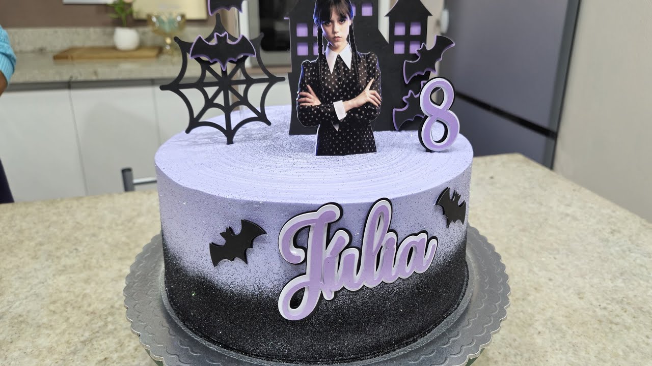 BOLO COM BASTANTE BRILHO / UMA DECORAÇÃO SIMPLES E RÁPIDA @PARISCAKEDESIGNER