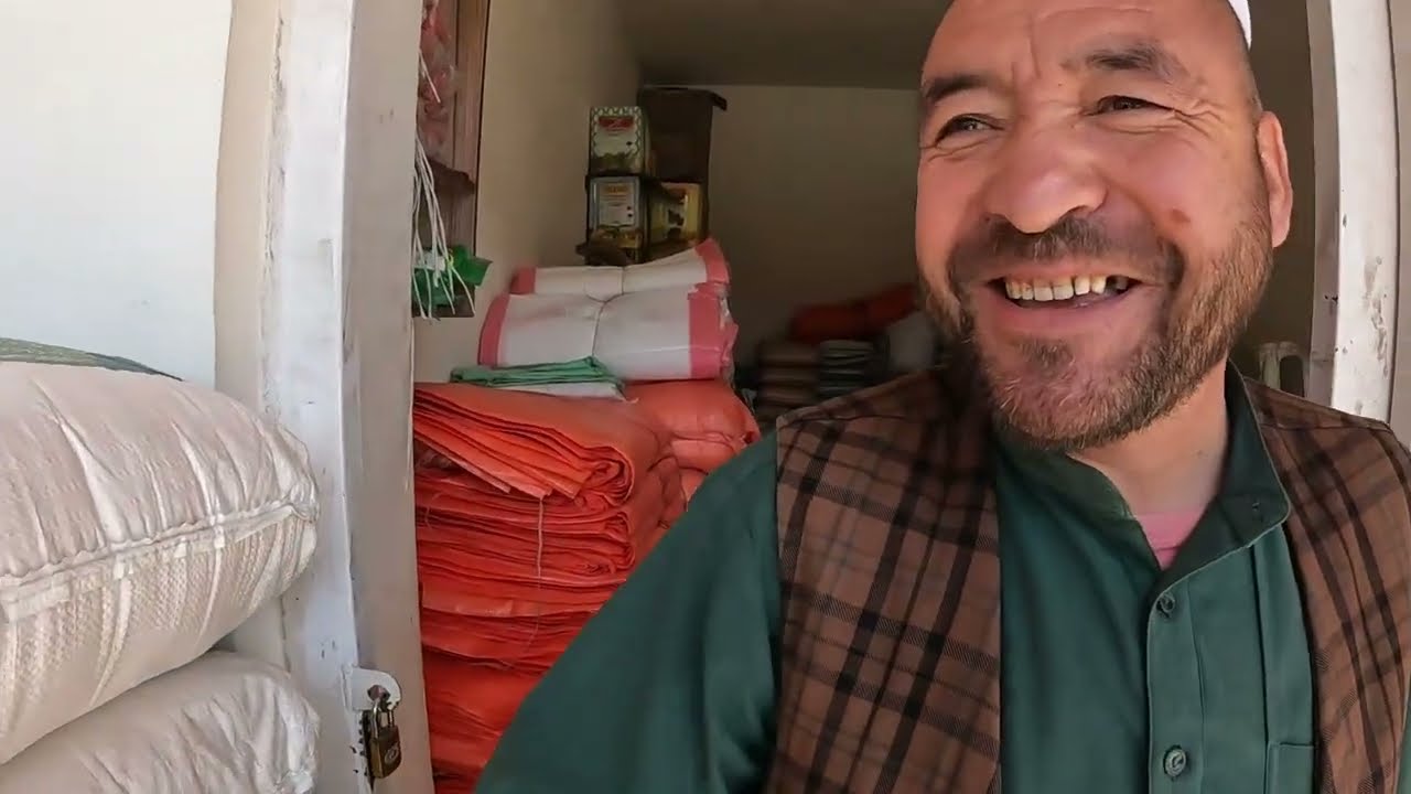 中國人發2.5噸面粉幫助阿富汗難民，引起塔利班重視，安排4名警衛貼身保護
