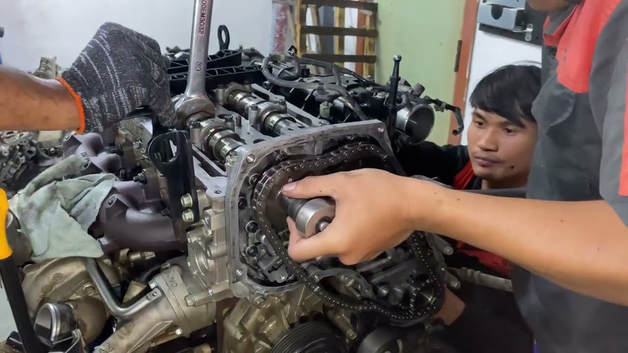 How to replace cylinder head casket on Hyundai H1 #repair #mechanic #engine #reels #mia #automotive