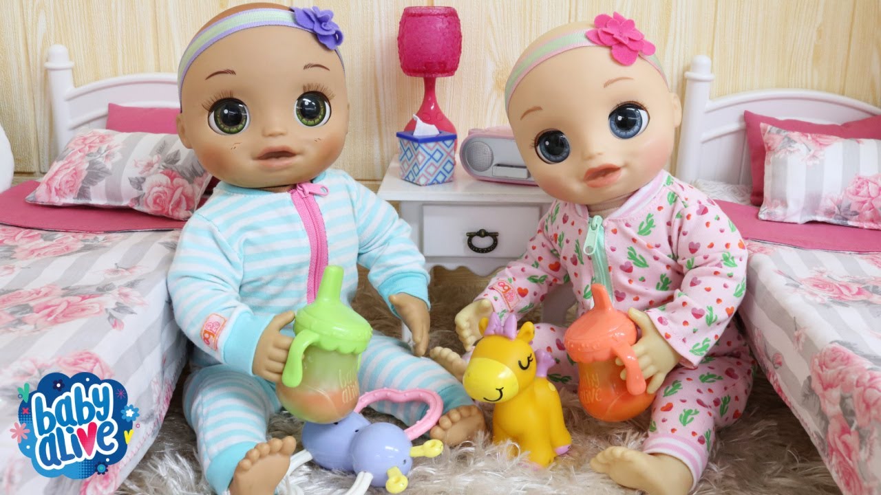 NINA E HANNA TOMANDO MAMADEIRA E BANHO ANTES DE DORMIR