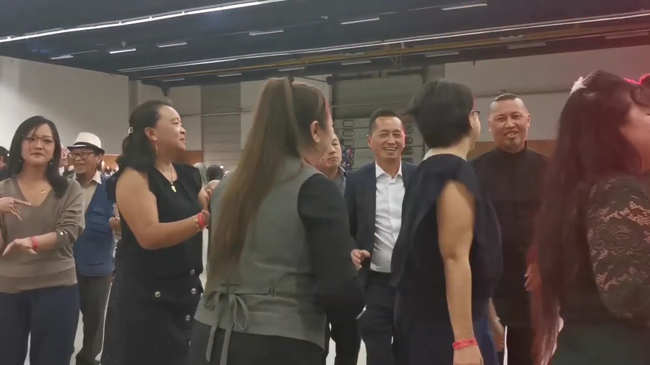 Nouvel an hmong Lyon kev lom zem la voos théatre.(30)(10)(2024