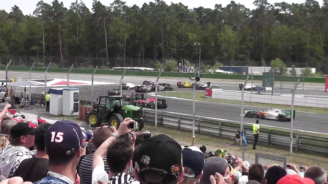 [FullHD] Formel 1 2010 Crash (Parabolika-Tribüne) Spitzkehre Hockenheim First Lap