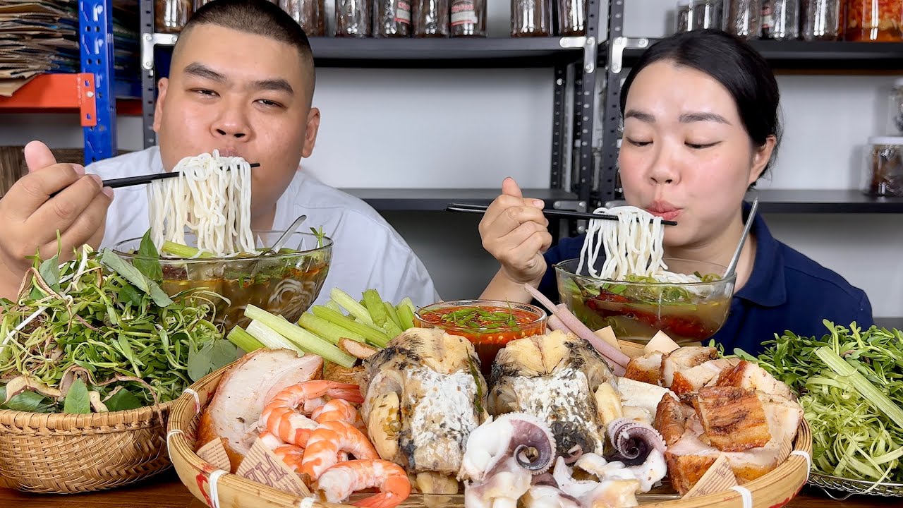 Ngon Mê Mệt Với 2 Tô Bún Mắm Đậm Chất Miền Tây Tràn Ngập Topping Của Vợ Chồng Mập Food