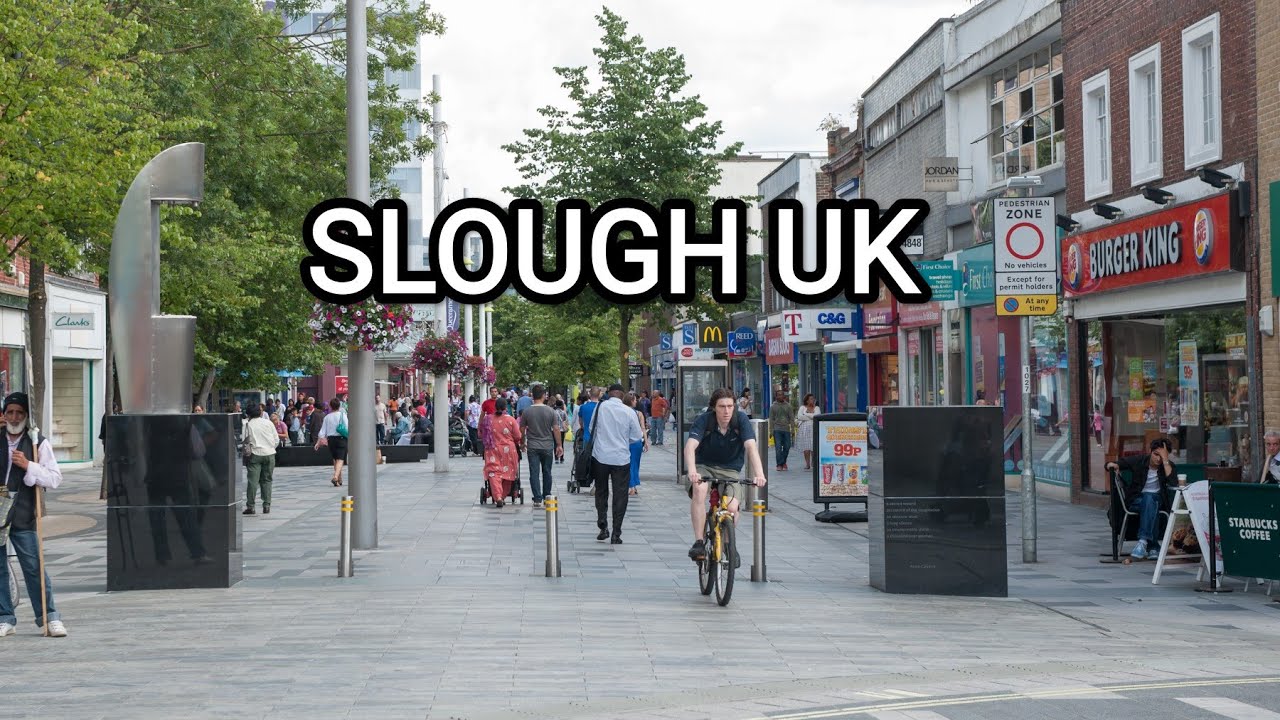 A walking tour town center |  slough Uk | BERKSHIRE | ENGLAND | deenoduniya