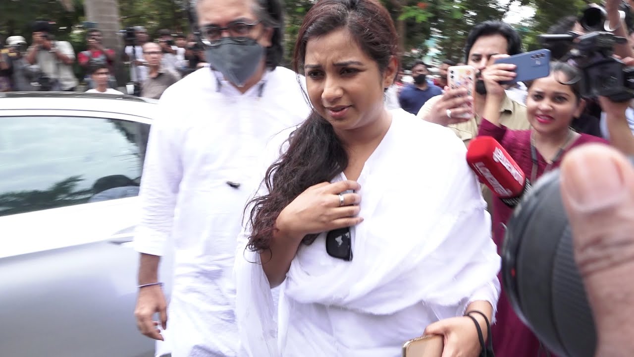 Singer Sherya Ghosal Arrived For KK Antim Darshan
