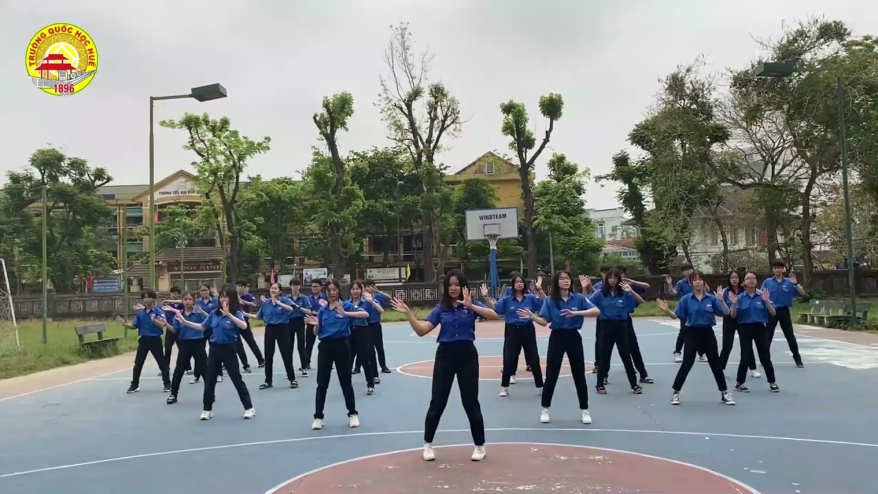 DÂN VŨ | THANH NIÊN VIỆT NAM TIẾN BƯỚC | SẼ CHIẾN THẮNG | 10 HÓA 2 THPT CHUYÊN QUỐC HỌC HUẾ
