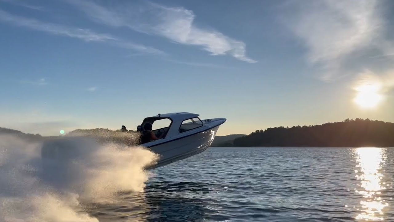 Fjordling 17 FLYBY 70+ knots and guttaboys driving