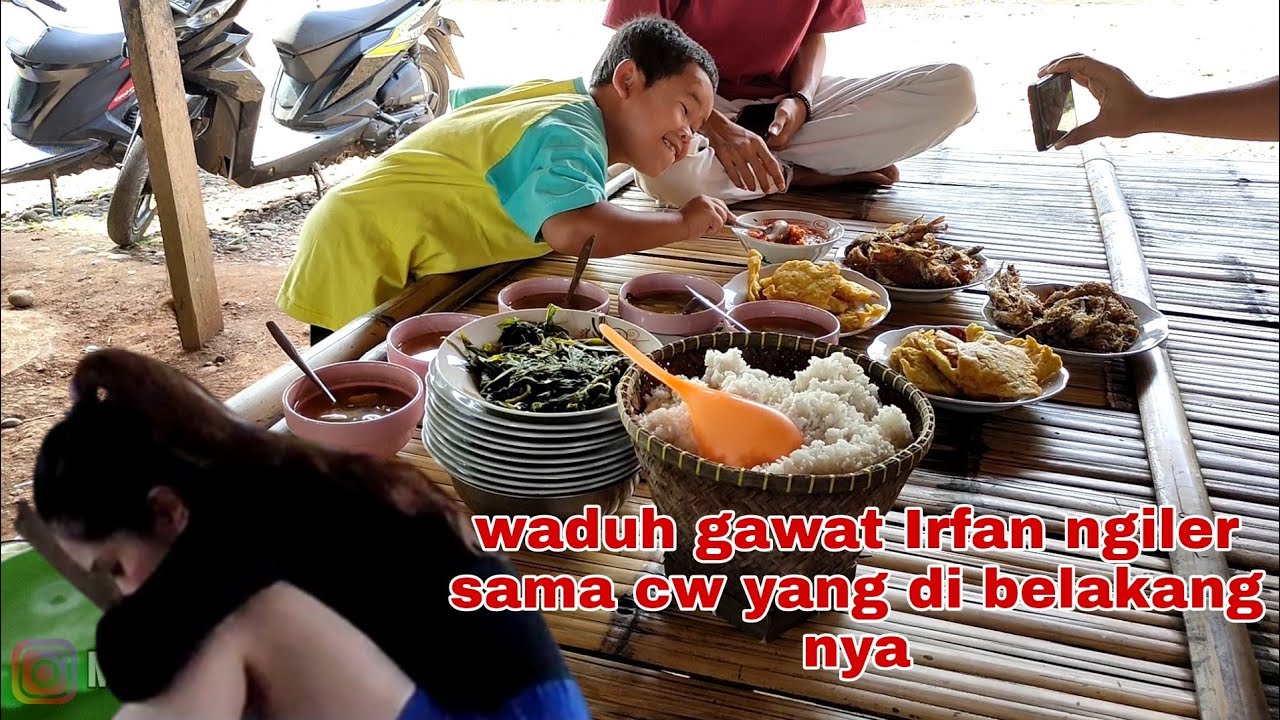 Irfan hoki banget makan di cere ibu tini ehh ketemu cw cakep, sampe ngiler dia gays..