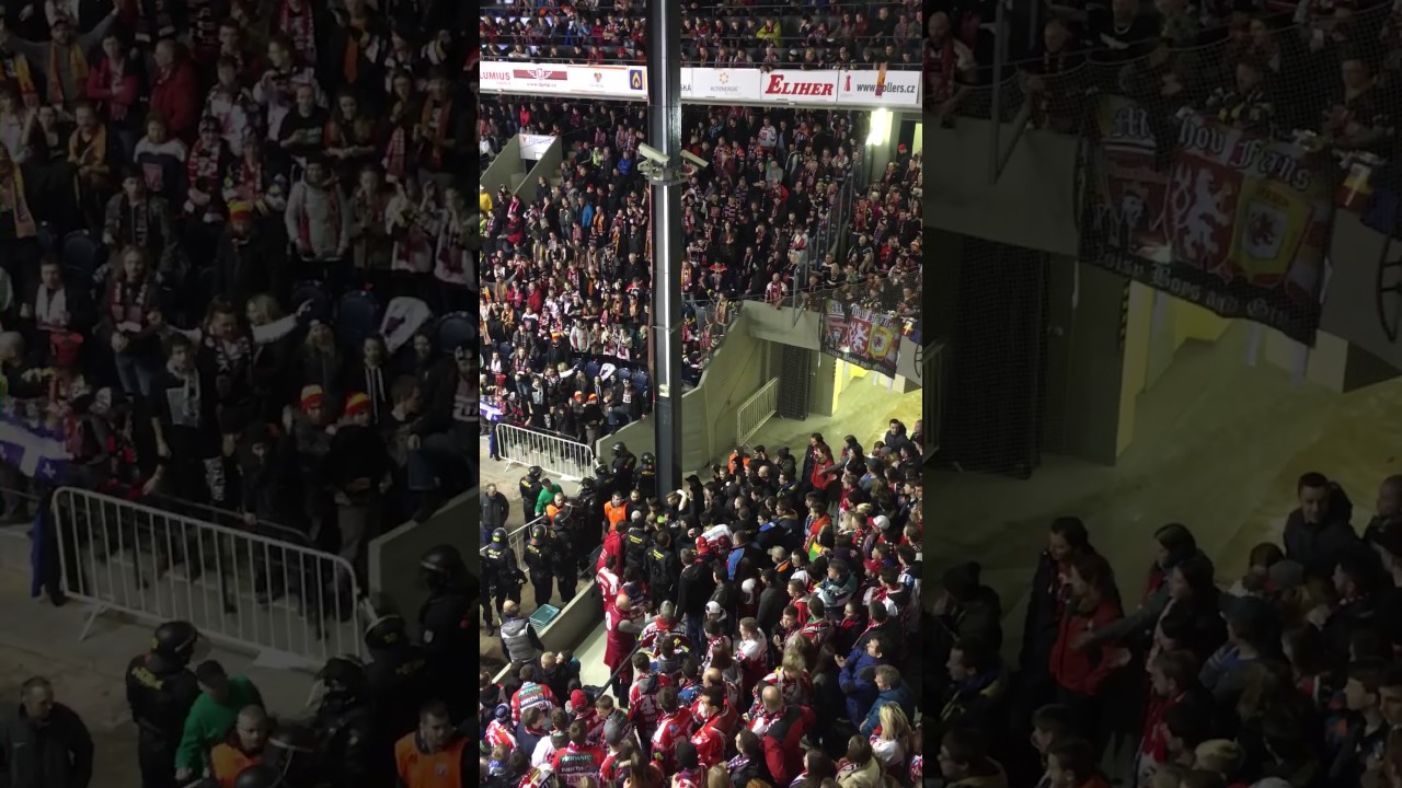 Hradečt&iacute; fanou&scaron;ci na Jižn&iacute; tribuně! (3.2.2017)