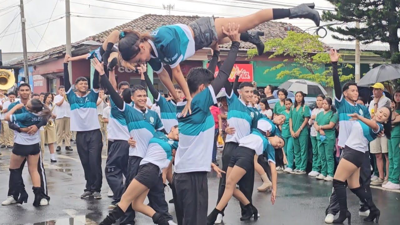 Así ensaya el grupo de Danza de INSTITUTO NACIONAL DE ARMENIA 🎊  previo al 15 de septiembre 🇸🇻