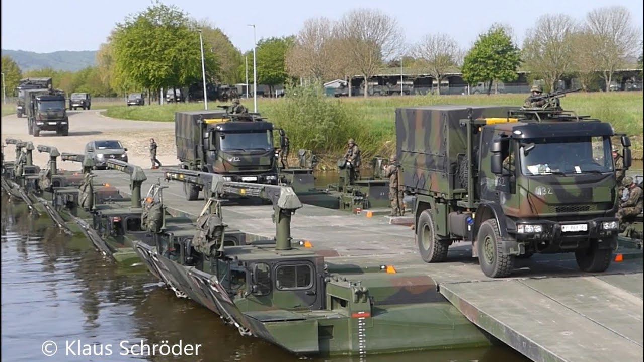 Scania, Fuchs, Eagle- Logistik Konvoi auf der Weser