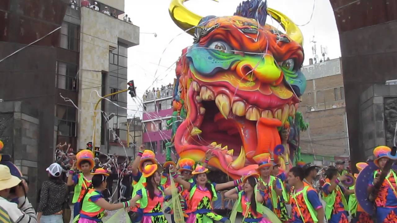 Carnaval de Negros y Blancos 2016 - Carroza Mil Facetas
