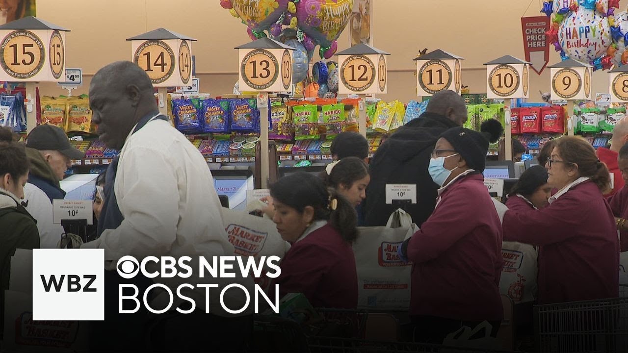 Market Basket busy with last minute shoppers on Thanksgiving Eve