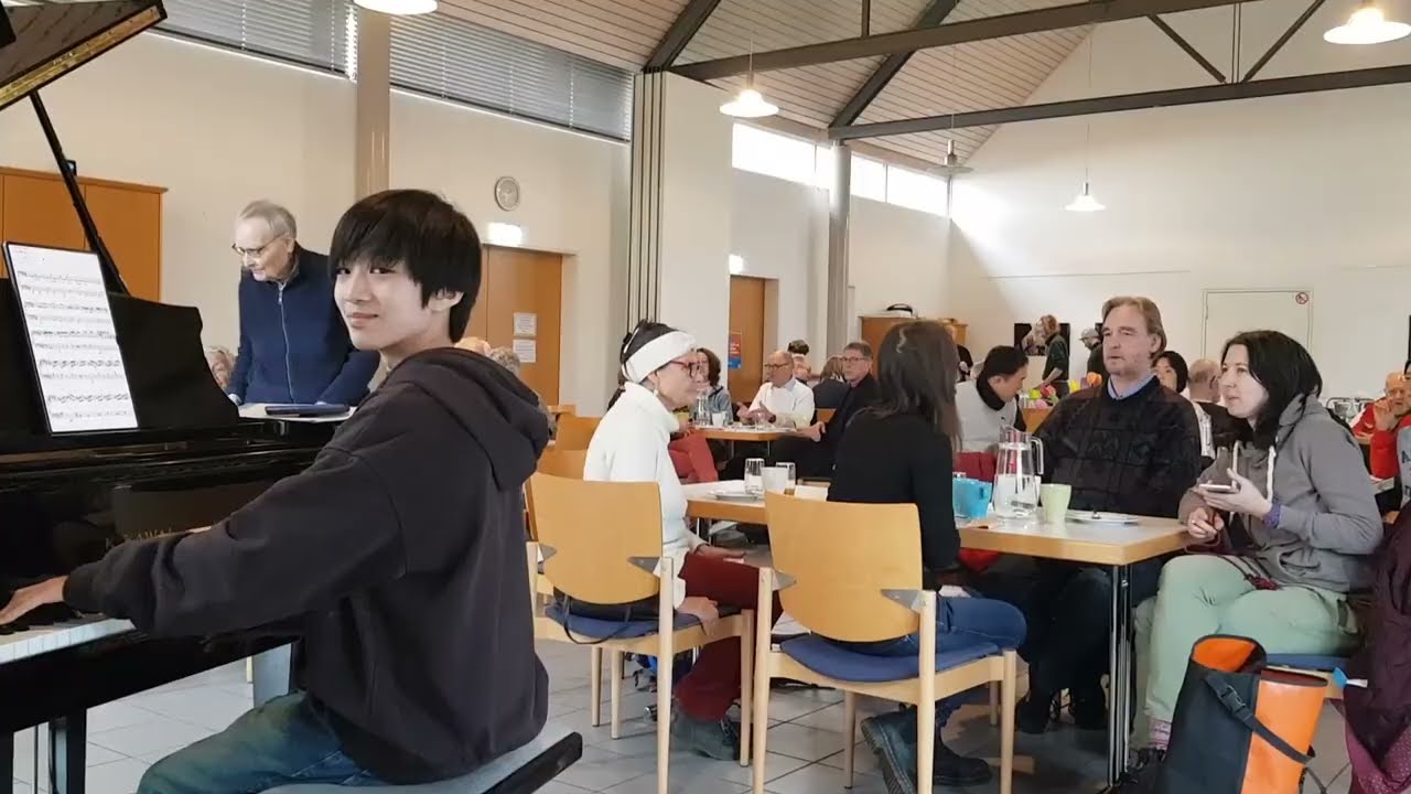 독일 Schallstadt Church  Gemeinde, Germany 주민 점심 모임에서.
