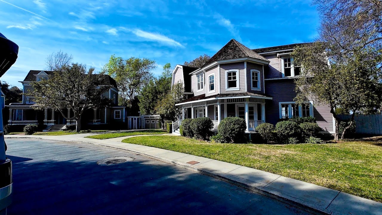 Studio Tour - Desperate Housewives Wisteria Lane | Colonial Street | Universal Studios Lot (2025)