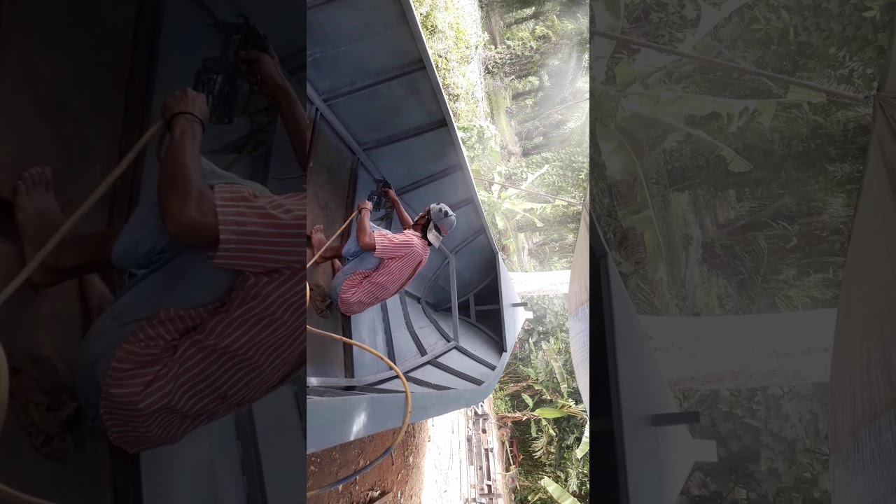 Proses finising perahu pelangsir sawit