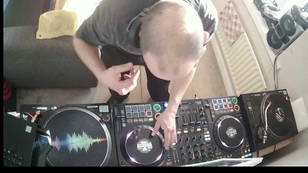 Live DJ mix from TT live set Hard house and hard trance. Absolutely loved this one!