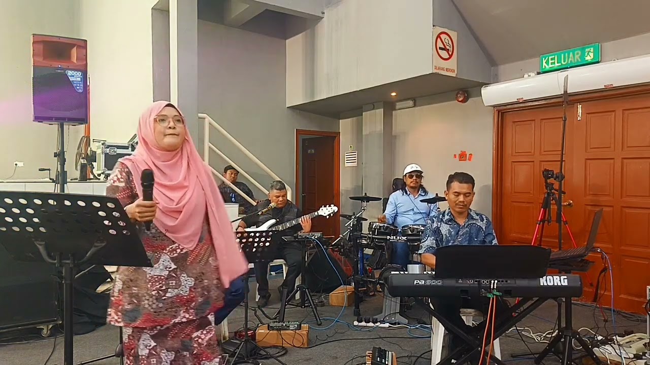 Kelmarin...                                                          ( Cover By Siti Nora) 