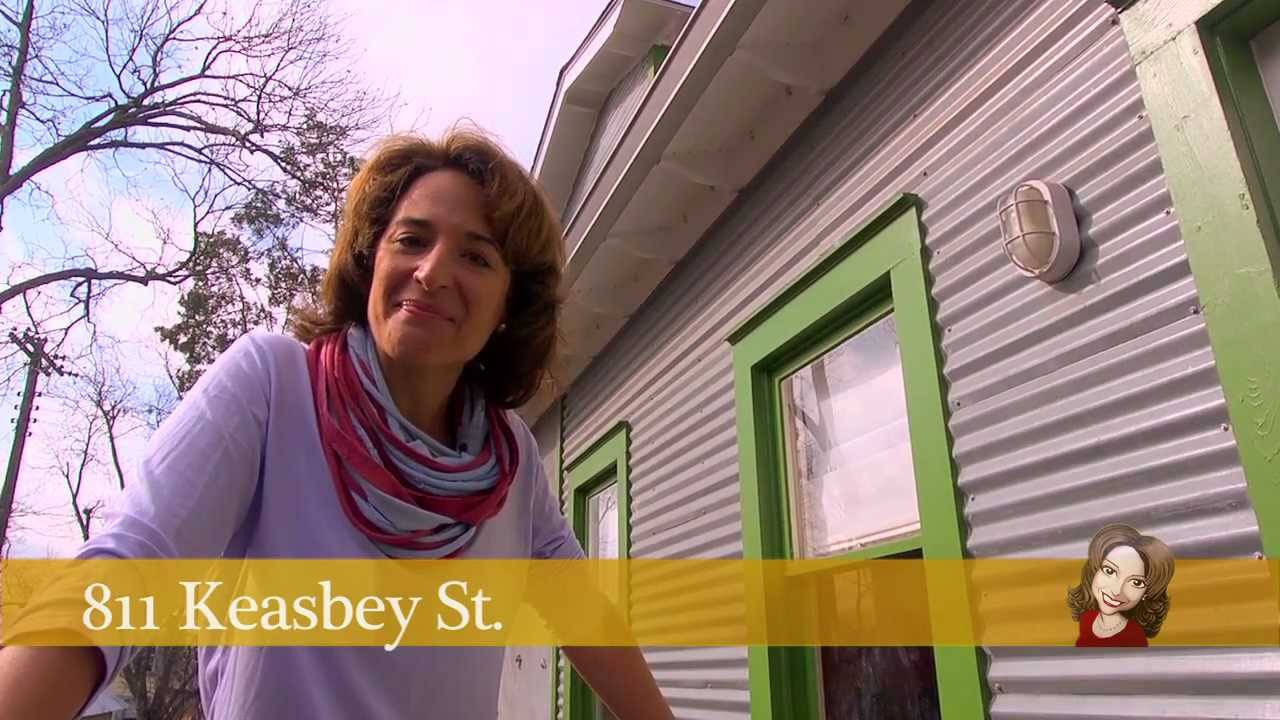Austin Agent Jill, Realtor, eXp Realty tours 811 Keasbey St. in Hancock Neighborhood