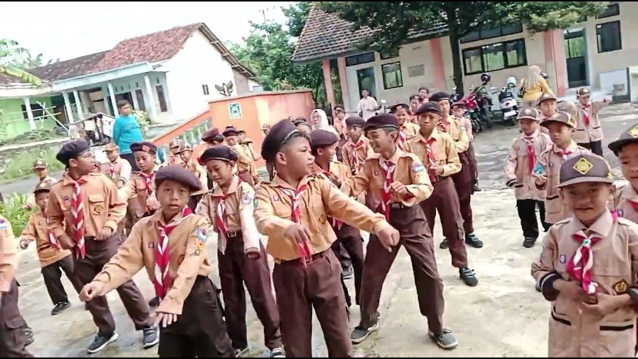 Senam Indonesia sehat SDN Barat 02
