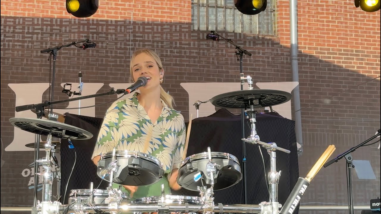 Florrie UK performing THE LOST ONES , PERSONAL & STREET LIGHTS Live 2024