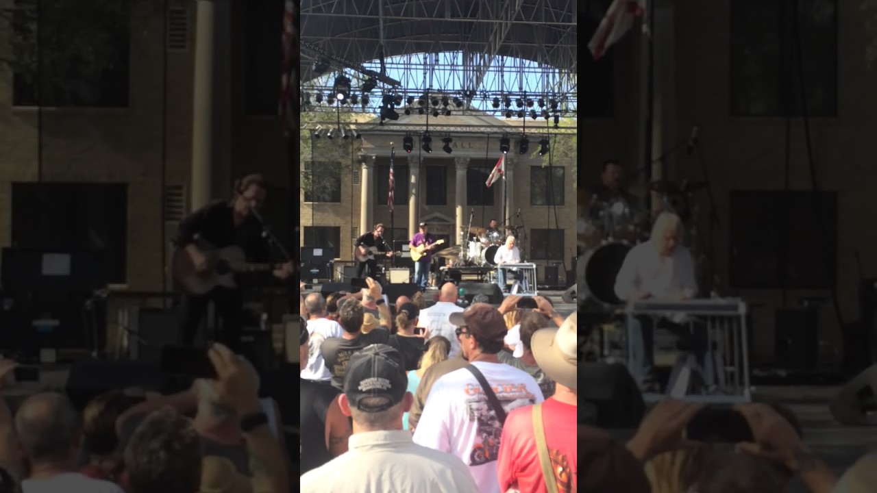 Pure Prairie League featuring Bobby Croft